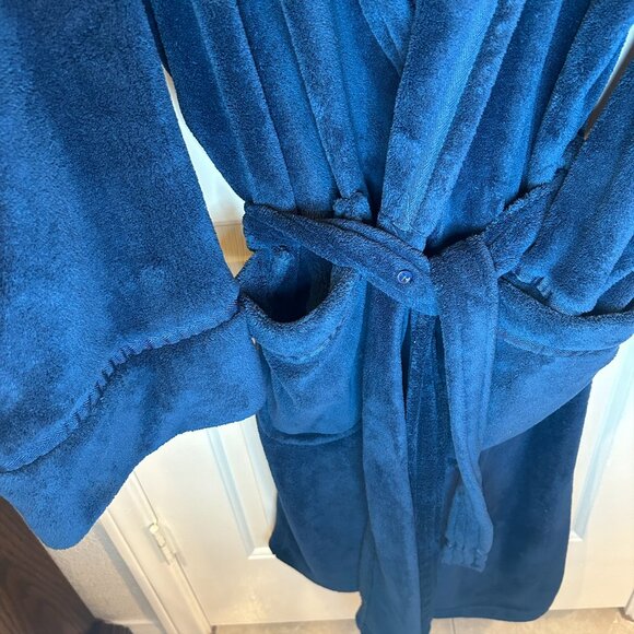 Men's Robe - Picture 6 of 7